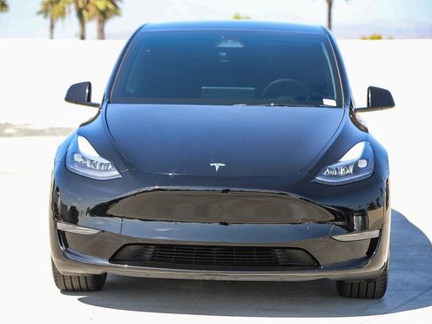 Used 2025 Tesla Model Y Long Range RWD image 2