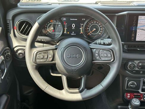 Used 2025 Jeep Wrangler Unlimited Rubicon AWD/4WD image 12