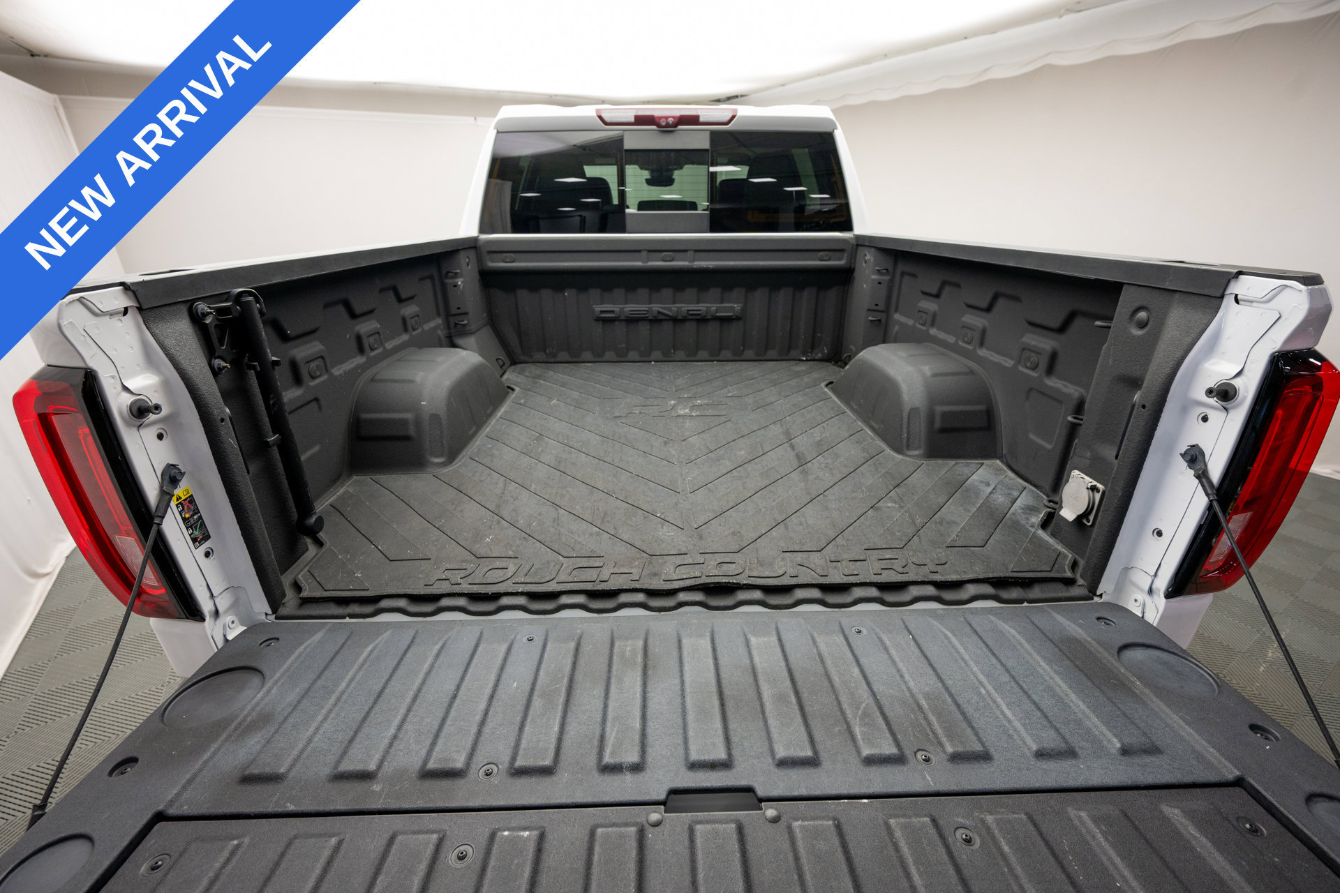 Used 2023 GMC Sierra 1500 Denali w/ Technology Package AWD/4WD image 34
