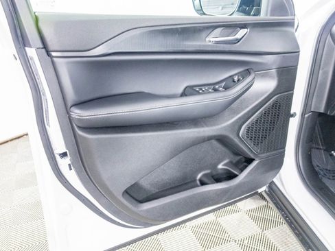 New 2025 Jeep Grand Cherokee Altitude image 14