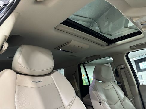 Used 2020 Cadillac Escalade Premium Luxury image 17