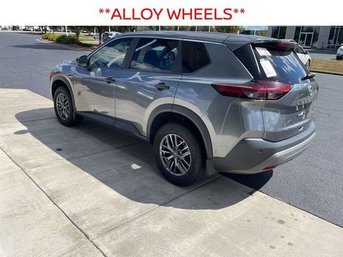 Used 2023 Nissan Rogue S image 4