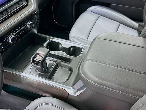 Used 2025 GMC Sierra 1500 SLT image 17