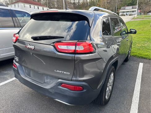 Used 2017 Jeep Cherokee Limited image 6
