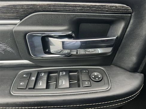 Used 2018 RAM 1500 Limited image 12