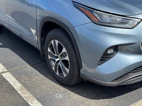 Used 2020 Toyota Highlander XLE AWD/4WD image 5