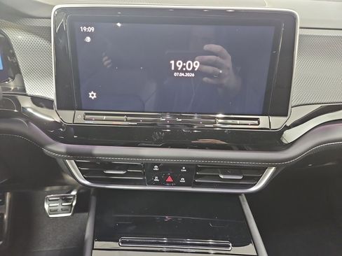 New 2026 Volkswagen Atlas Cross Sport SEL R-Line AWD/4WD image 18