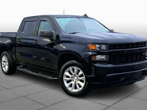 Used 2020 Chevrolet Silverado 1500 Custom w/ Custom Value Package image 2