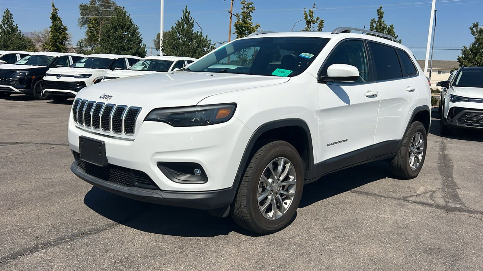 Used 2019 Jeep Cherokee Latitude Plus w/ Comfort/Convenience Group AWD/4WD image 1