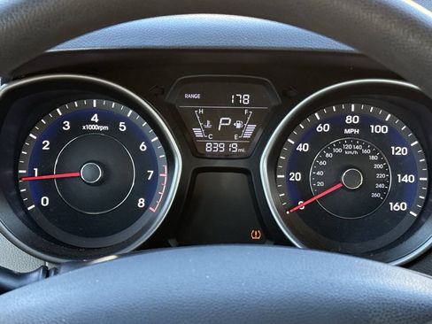 Used 2015 Hyundai Elantra SE FWD image 16
