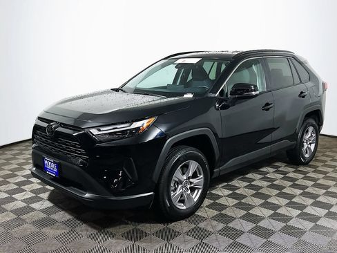 Used 2025 Toyota RAV4 XLE AWD/4WD image 3