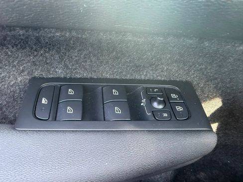 Used 2024 Volvo XC40 B5 Core AWD/4WD image 22