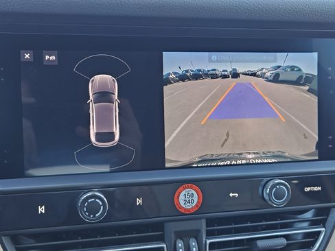 Certified 2026 Porsche Macan image 18