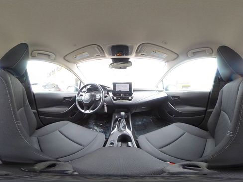 Used 2025 Toyota Corolla LE image 38