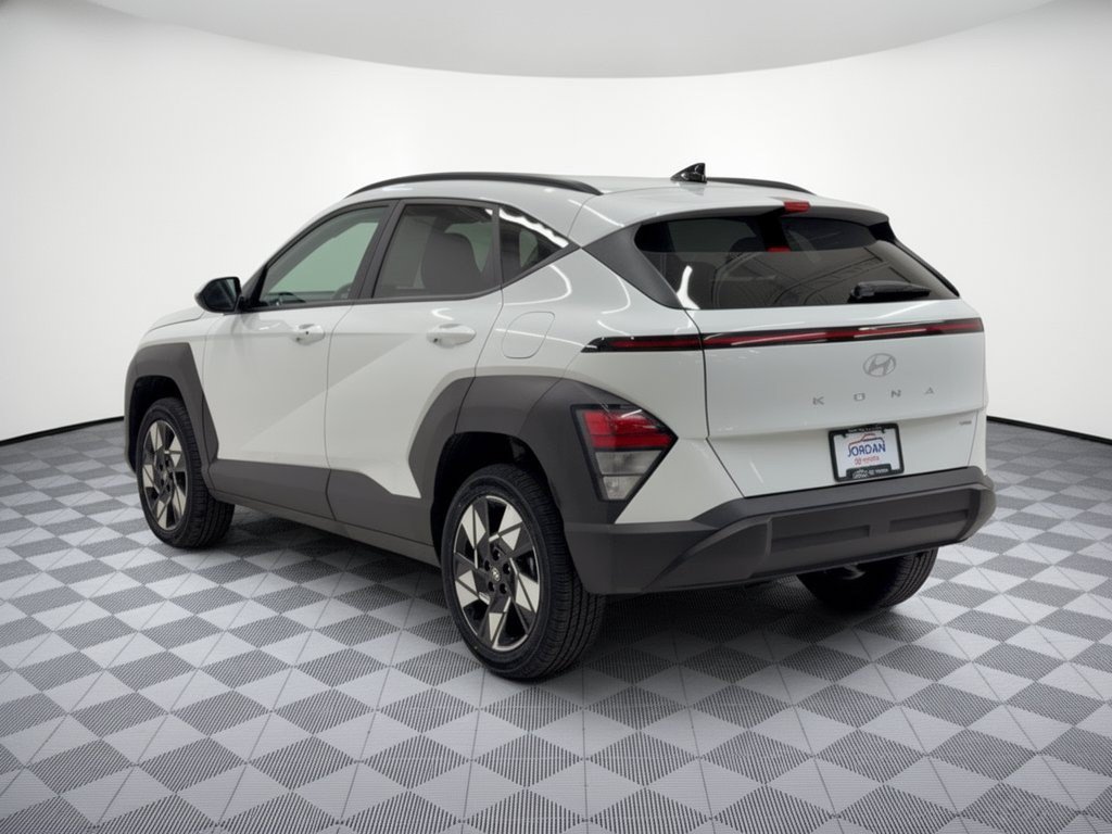 Used 2025 Hyundai Kona SEL AWD/4WD image 3
