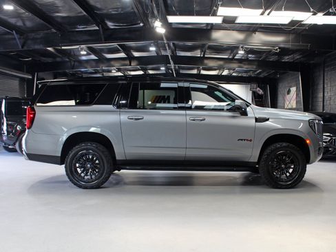 Used 2023 GMC Yukon XL AT4 w/ Technology Package AWD/4WD image 16