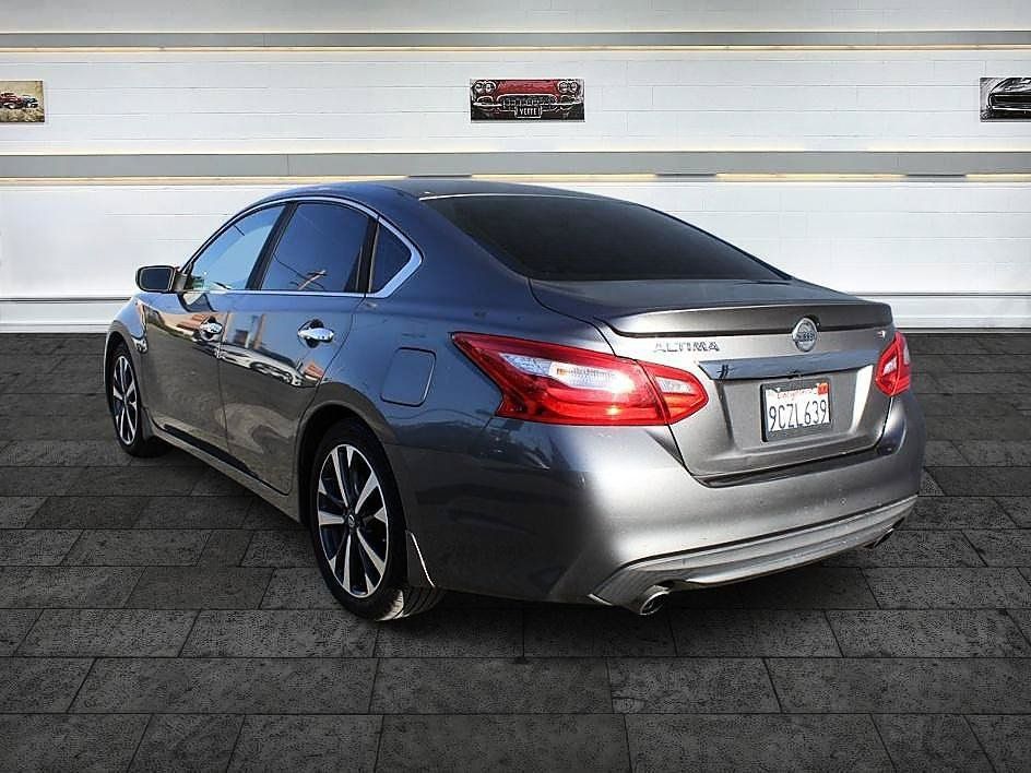 Used 2016 Nissan Altima 2.5 SR FWD image 2