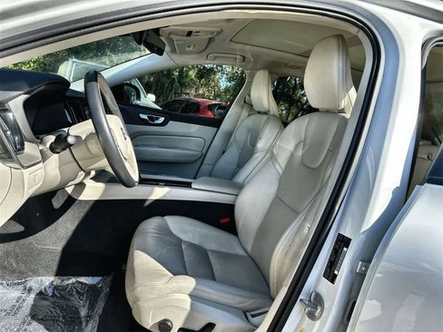 Used 2024 Volvo XC60 B5 Plus image 10