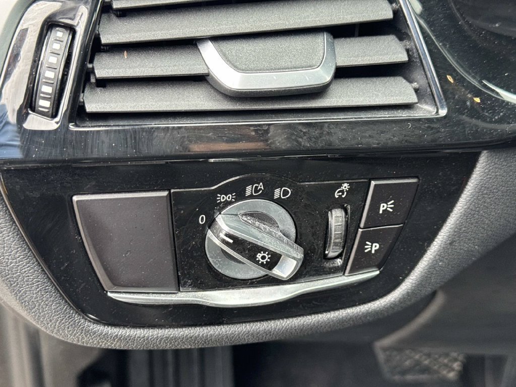 Used 2020 BMW 530i w/ Premium Package RWD image 22
