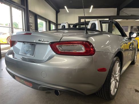 Used 2017 FIAT 124 Spider Lusso RWD image 18