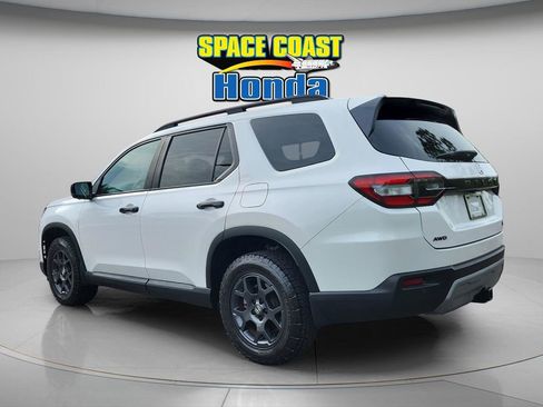 Certified 2024 Honda Pilot TrailSport image 6