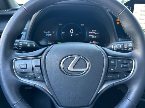 Certified 2025 Lexus UX 300h FWD w/ Accessory Package (Z2) image 17