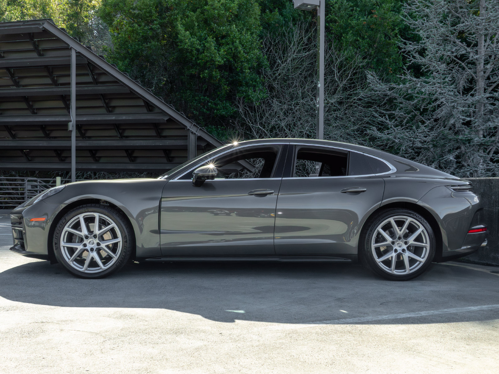 Certified 2024 Porsche Panamera image 2