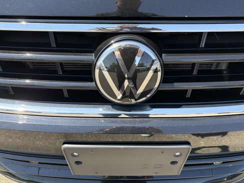 Certified 2023 Volkswagen Tiguan SE R-Line AWD/4WD image 10
