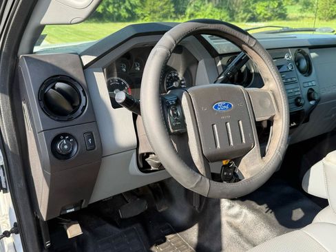 Used 2016 Ford F250 XL w/ Power Equipment Group RWD image 19