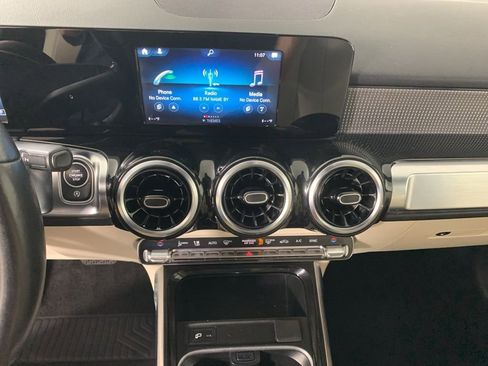 Used 2020 Mercedes-Benz GLB 250 image 25