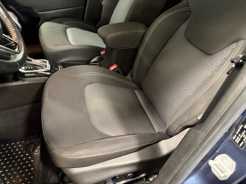 Used 2021 Jeep Renegade Latitude w/ Convenience Group image 24