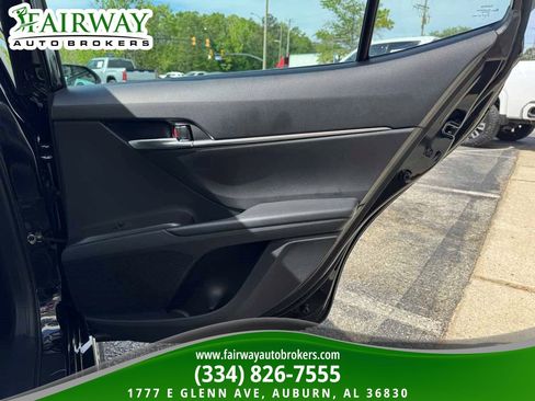 Used 2024 Toyota Camry SE image 31