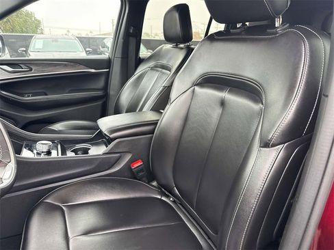 Used 2024 Jeep Grand Cherokee Limited image 23