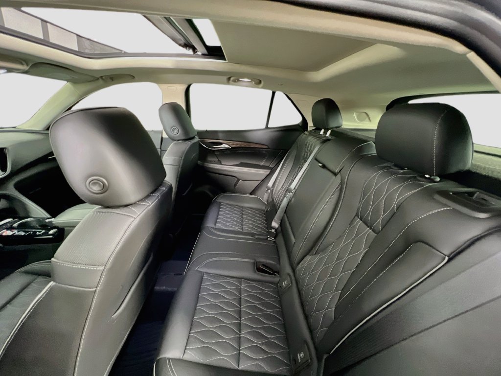 Used 2022 Buick Envision Avenir w/ Technology Package II AWD/4WD image 25