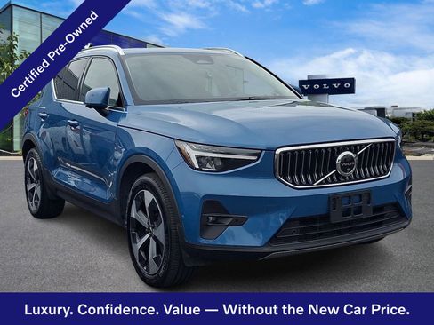 Used 2025 Volvo XC40 B5 Plus AWD/4WD image 1
