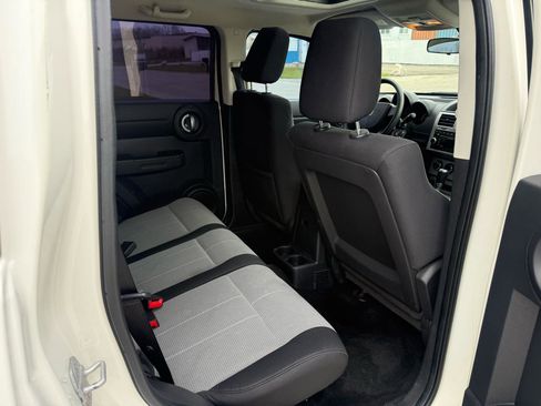 Used 2008 Dodge Nitro SXT w/ Sun & Wheels Group AWD/4WD image 19
