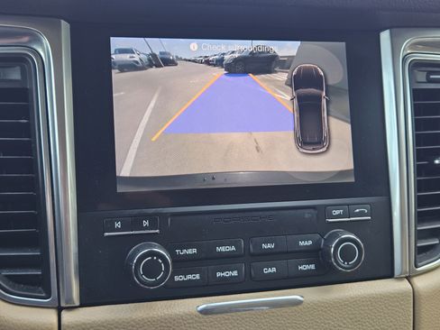 Used 2018 Porsche Macan image 18