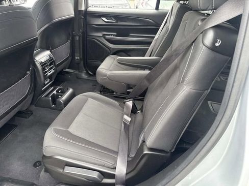 Used 2023 Jeep Grand Cherokee L Laredo image 18