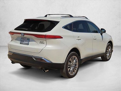 Used 2022 Toyota Venza XLE AWD/4WD image 5