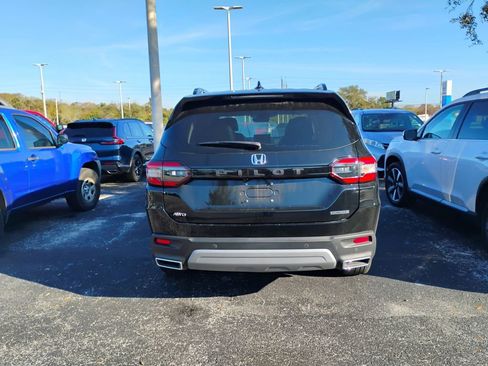 Used 2023 Honda Pilot Touring image 3