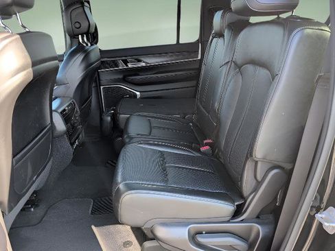 Used 2023 Jeep Wagoneer L Series II image 16