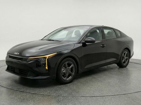 Used 2025 Kia K4 LXS image 3