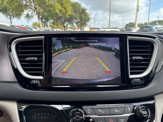 Used 2023 Chrysler Pacifica Touring-L FWD image 25