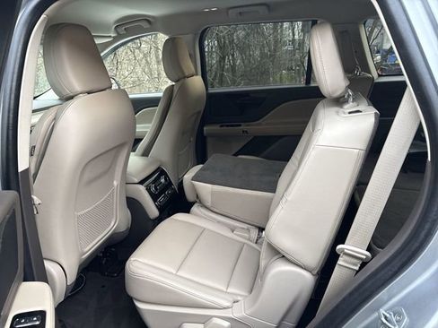 Used 2023 Lincoln Aviator AWD image 25