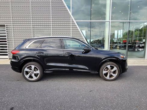 Used 2025 Audi Q5 Premium Plus w/ Premium Plus AWD/4WD image 3