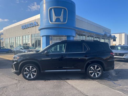 New 2025 Honda Pilot Touring image 9