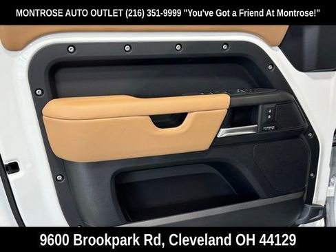 New 2025 Land Rover Defender 110 X-Dynamic SE image 9