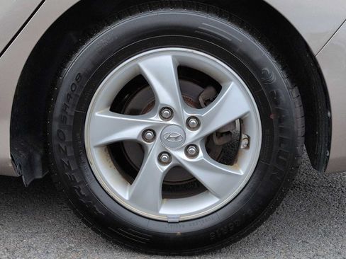 Used 2015 Hyundai Elantra SE FWD image 14