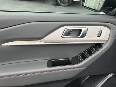New 2026 Ford Explorer Active AWD/4WD image 15