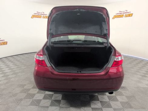 Used 2017 Toyota Camry XLE w/ Moonroof Package FWD image 5
